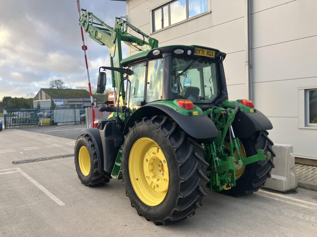 John Deere 6120M