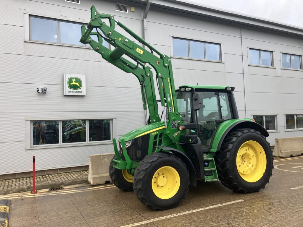 John Deere 6120M