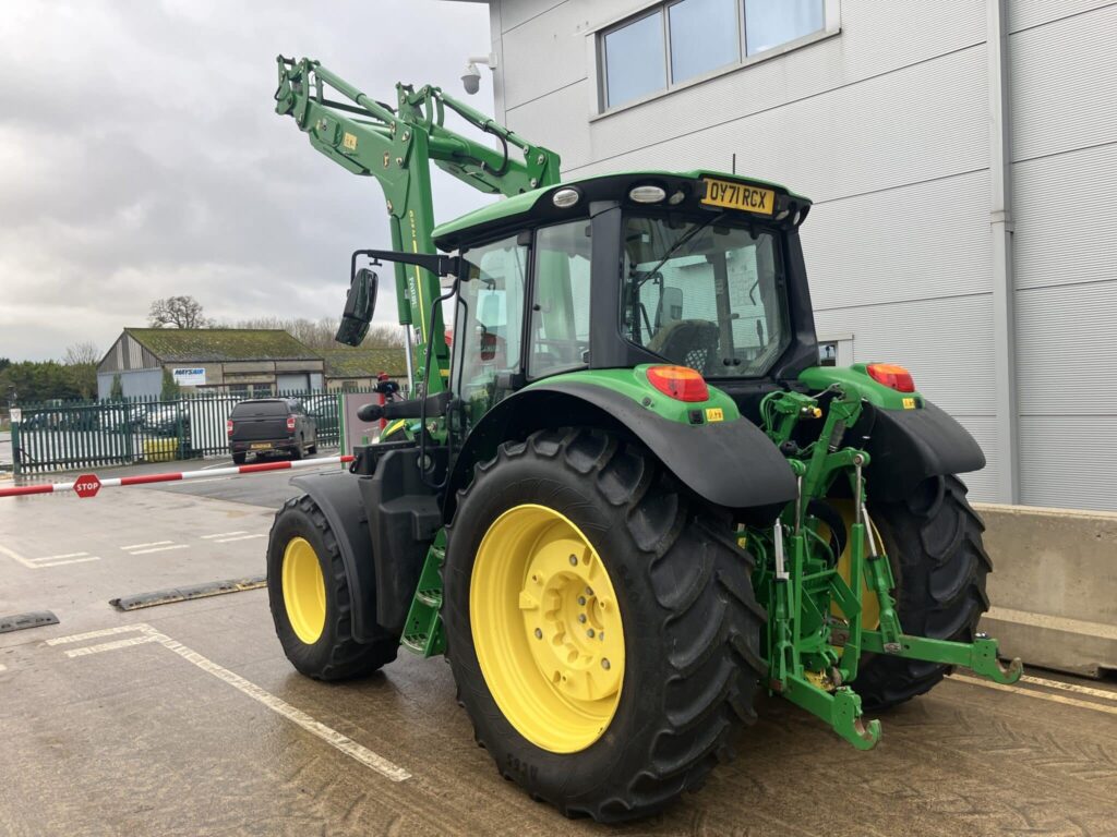 John Deere 6120M