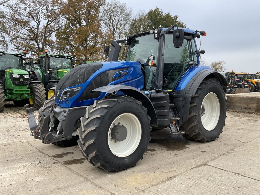 VALTRA T154