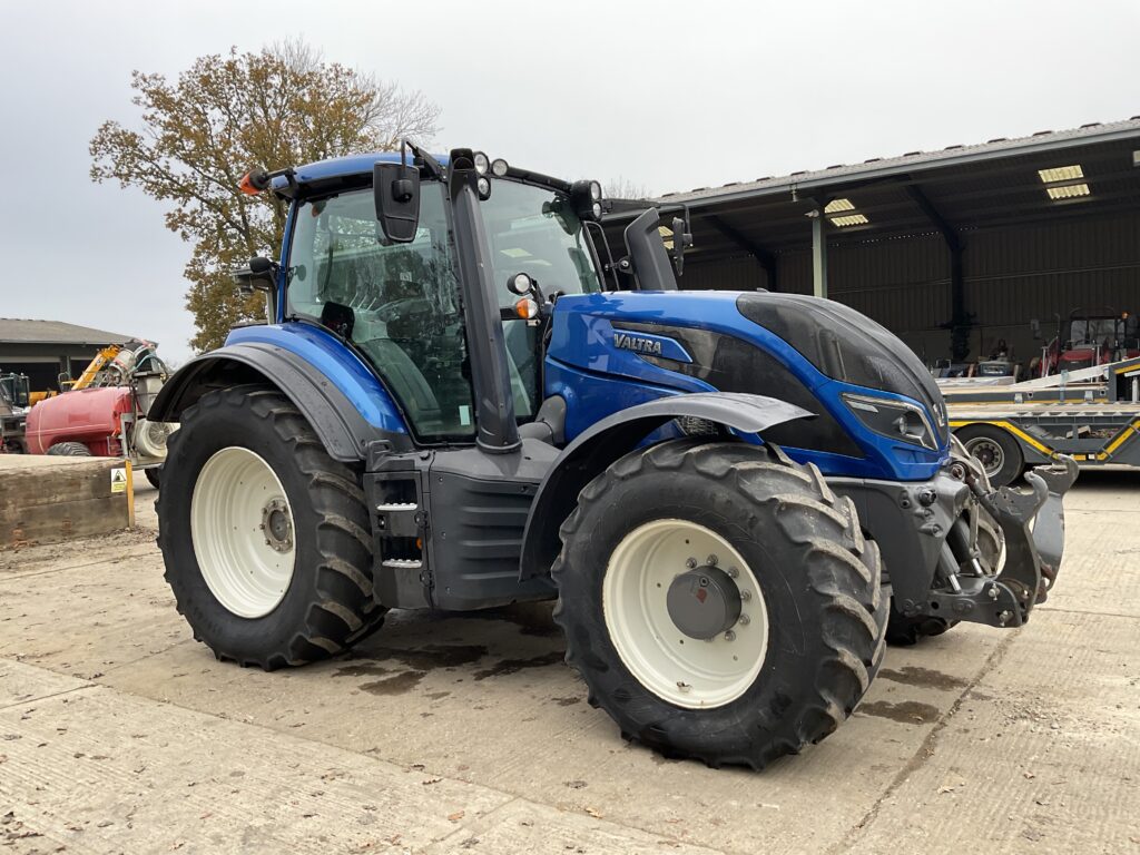 VALTRA T154