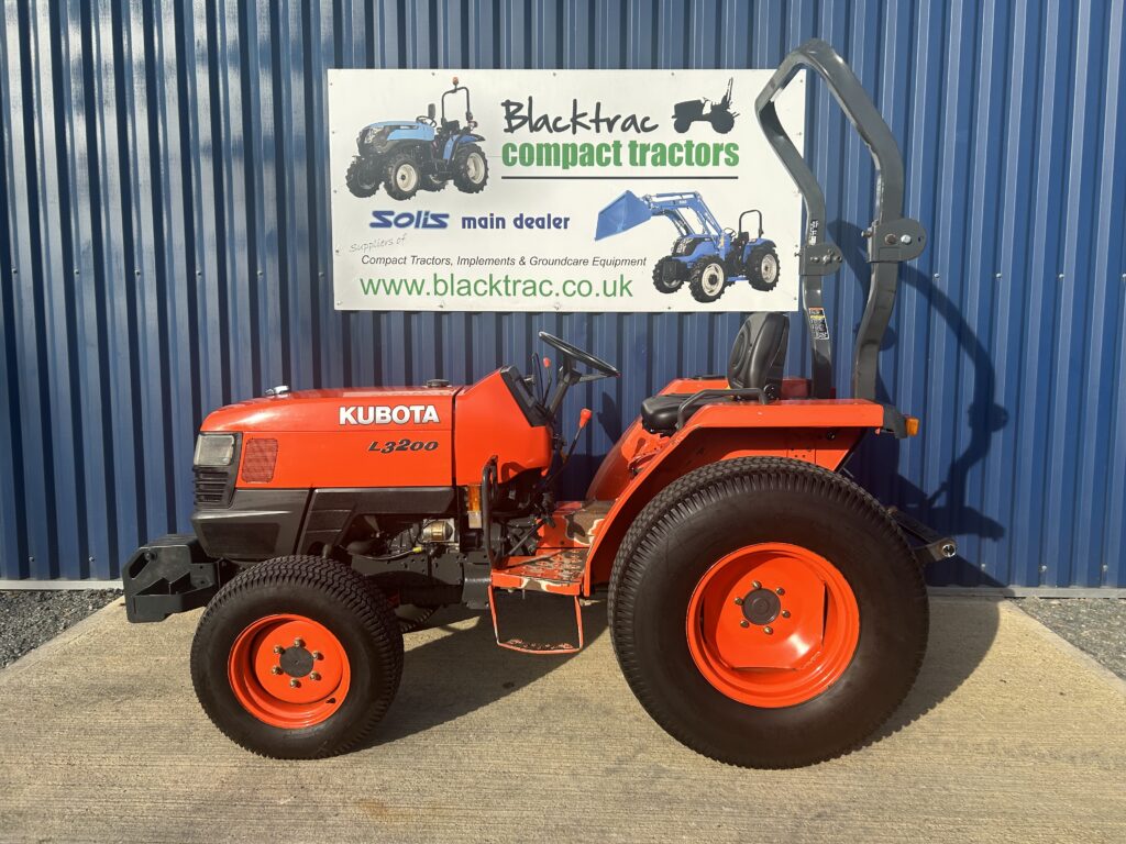 Kubota L3200 4WD Compact Tractor