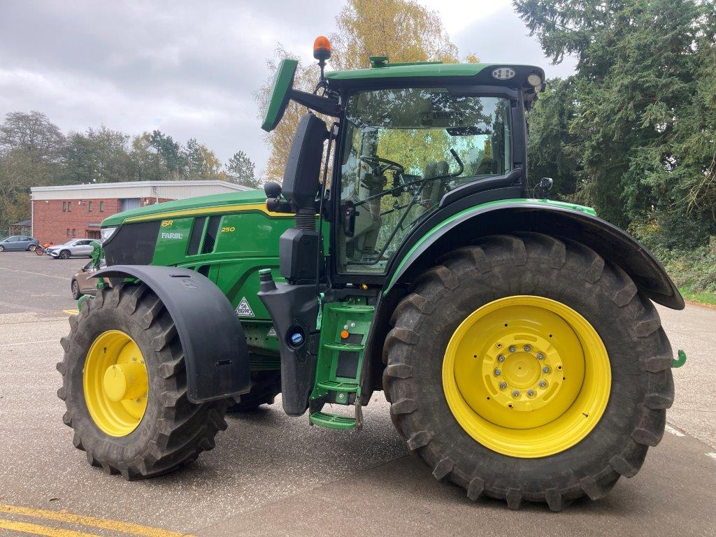 John Deere 6R 250