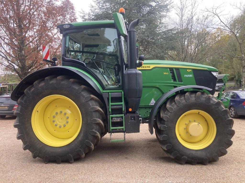 John Deere 6R 250