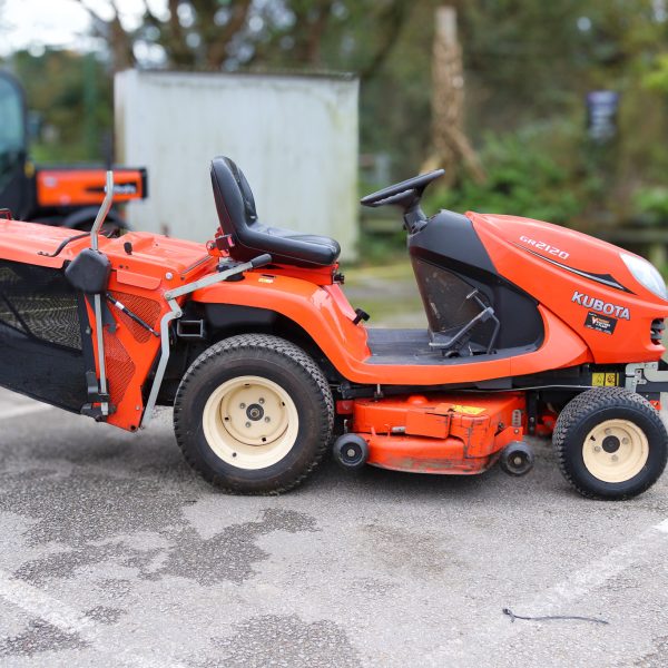 KUBOTA GR2120 RIDE ON MOWER