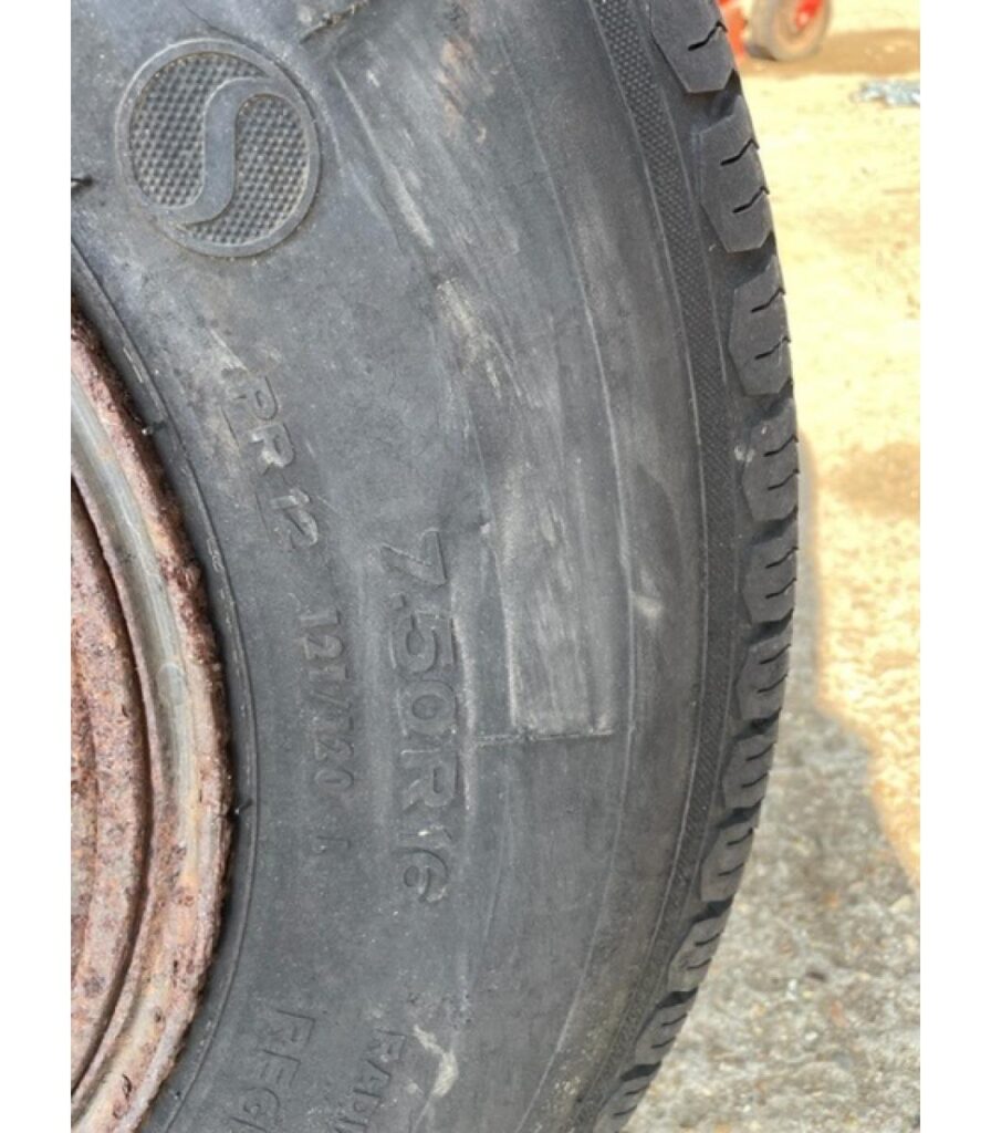 Lorry Axle or Trailer Wheel and Tyre