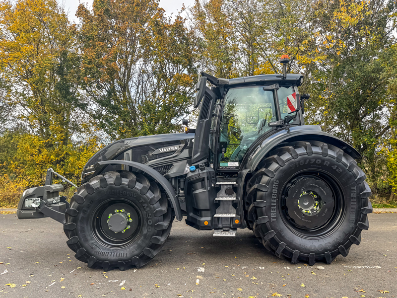 Valtra Q305