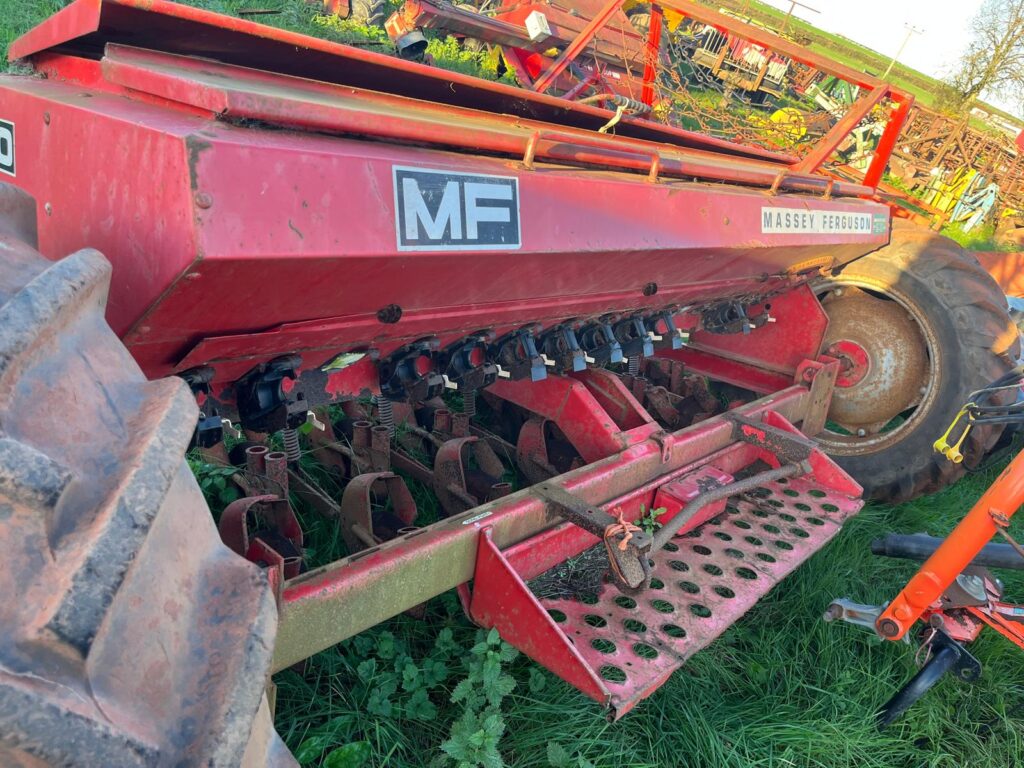 MASSEY FERGUSON DRILL