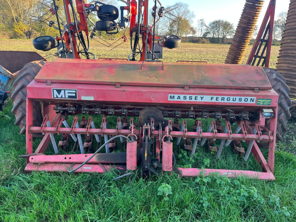 MASSEY FERGUSON DRILL