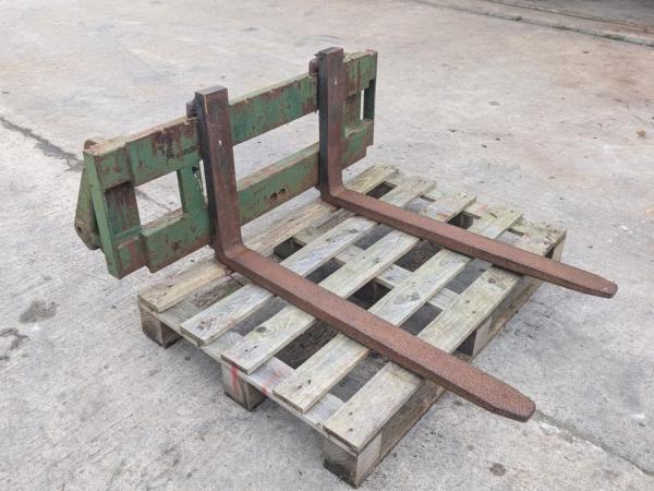 PALLET FORKS BOMFORD BRACKET'S