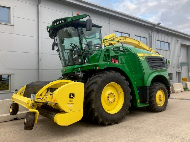 John Deere 5050E w/H240 Loader