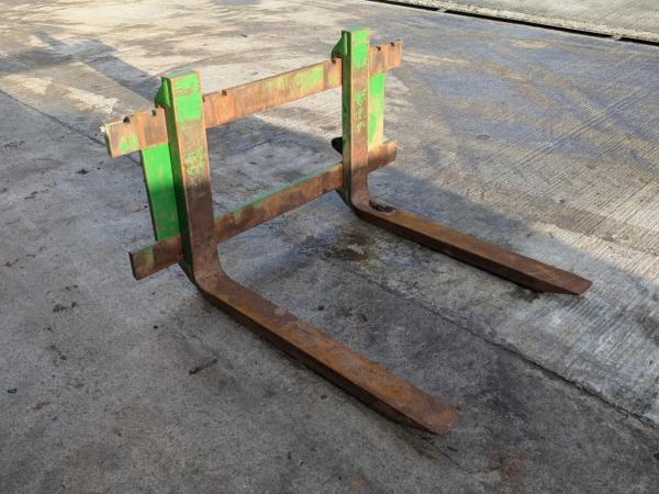 JOHN DEERE PALLET FORKS