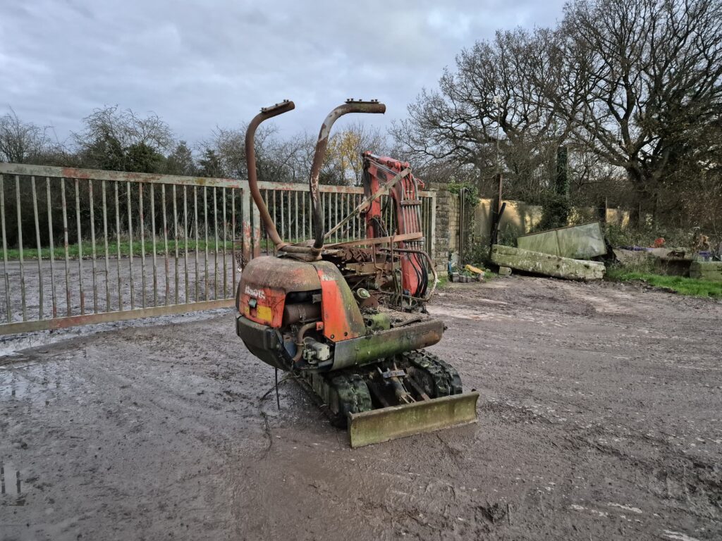 Kubota 1.5 Ton Mini Digger BREAKING