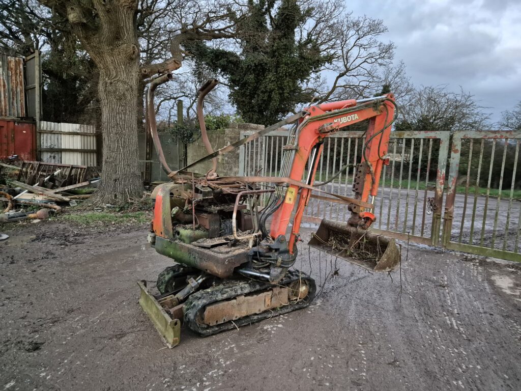 Kubota 1.5 Ton Mini Digger BREAKING