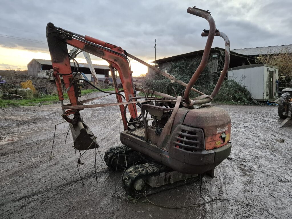 Kubota 1.5 Ton Mini Digger BREAKING