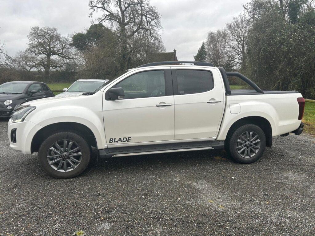 ISUZU D-MAX BLADE PICK UP TRUCK