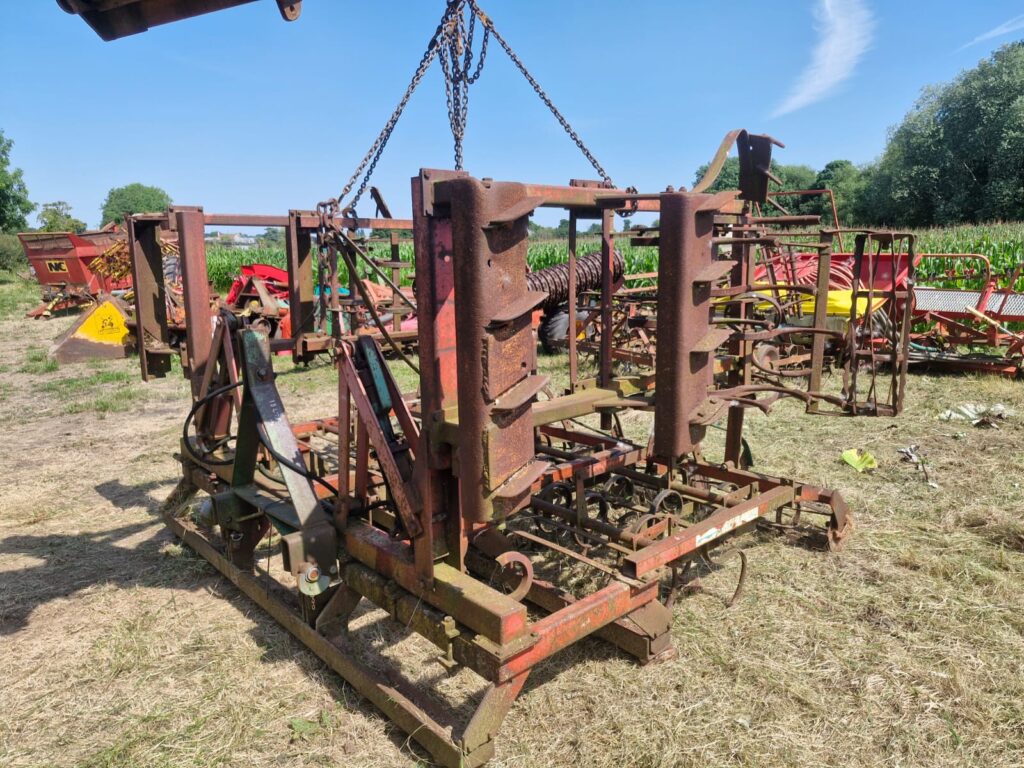 FOLDING CULTIVATOR