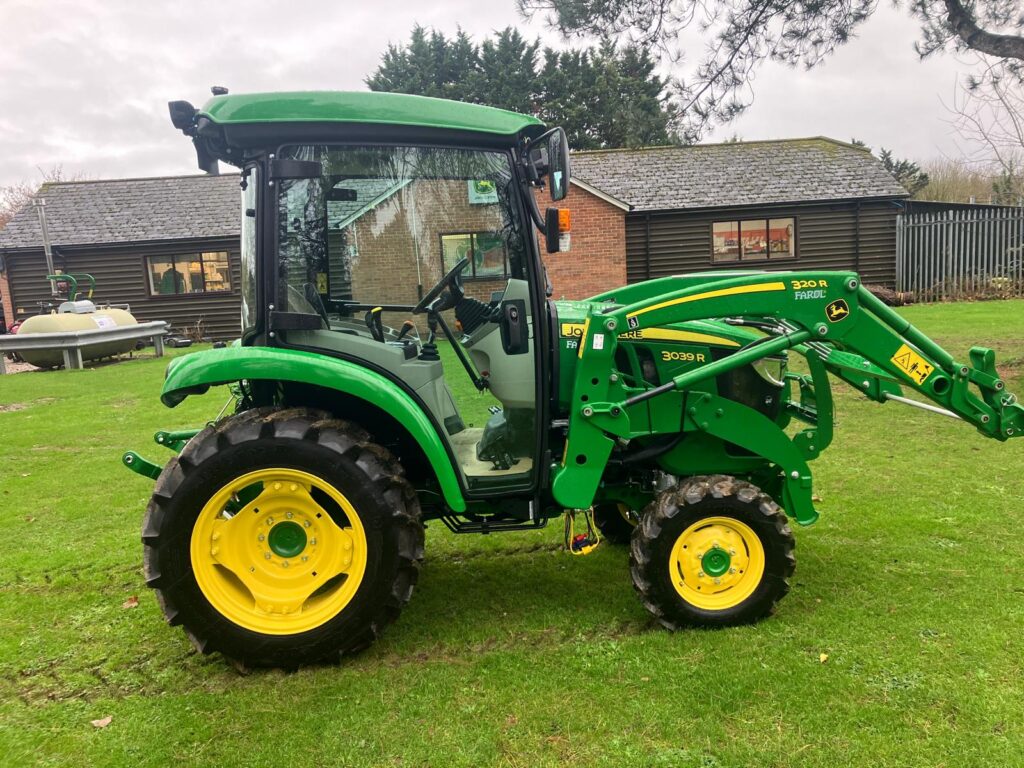 John Deere 3039R compact tractor