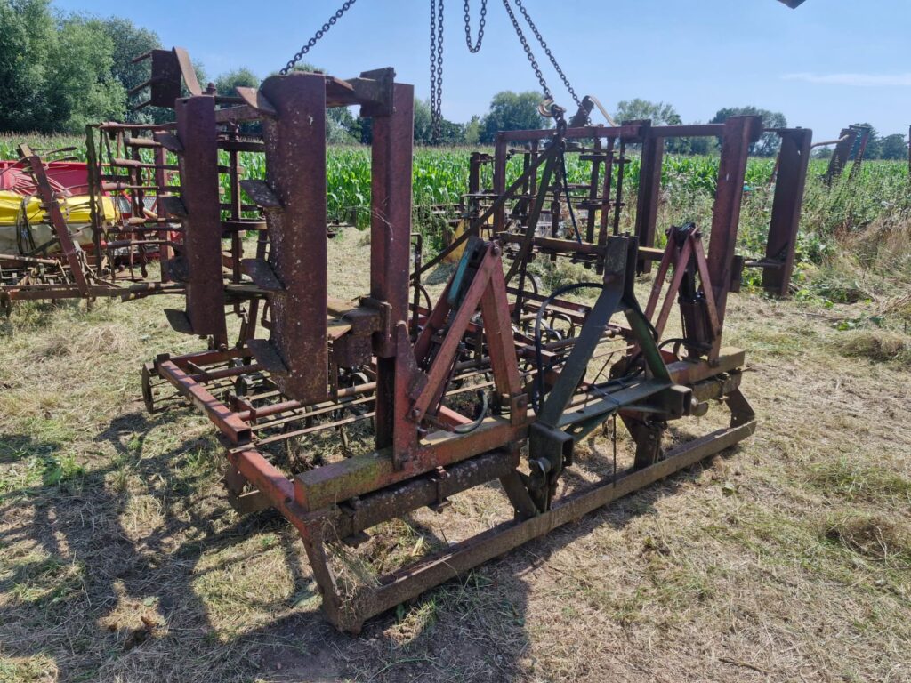 FOLDING CULTIVATOR