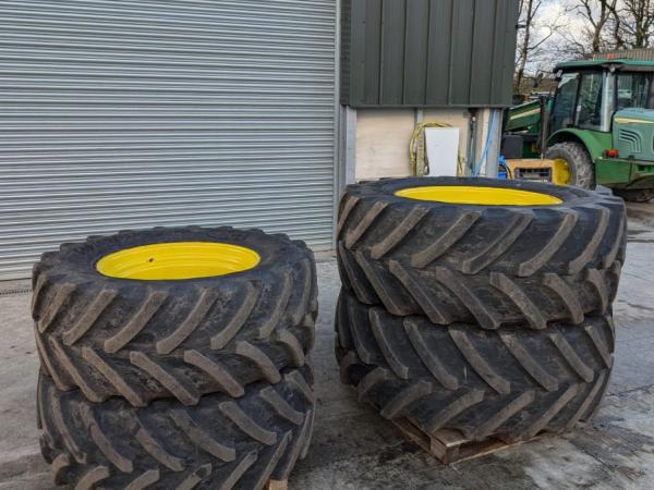 JOHN DEERE WHEELS AND TYRES 650/65/38 REARS 540/65/30