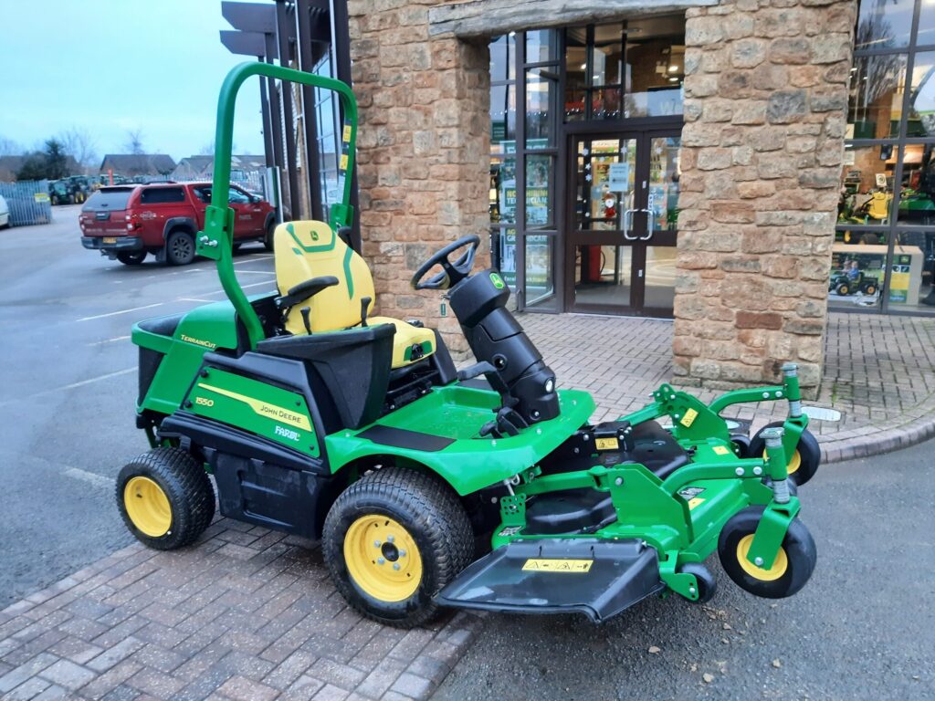 John Deere 1550 out front rotary mower