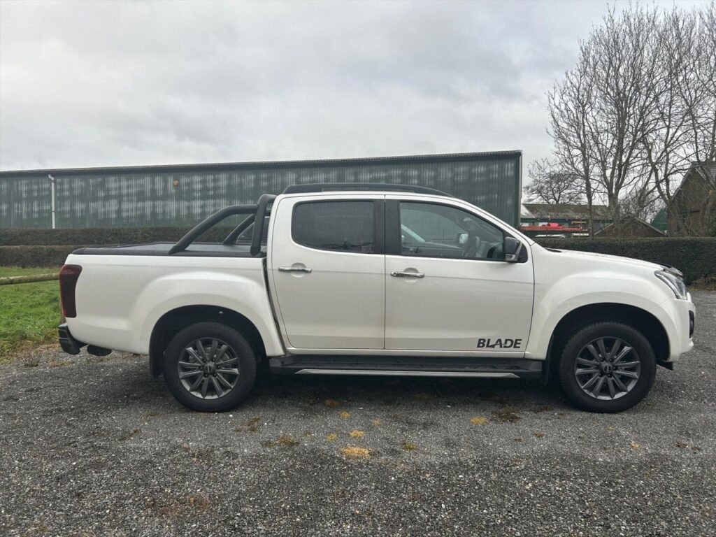 ISUZU D-MAX BLADE PICK UP TRUCK