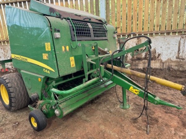 John Deere 644 Round Baler