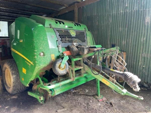 John Deere 440R Baler