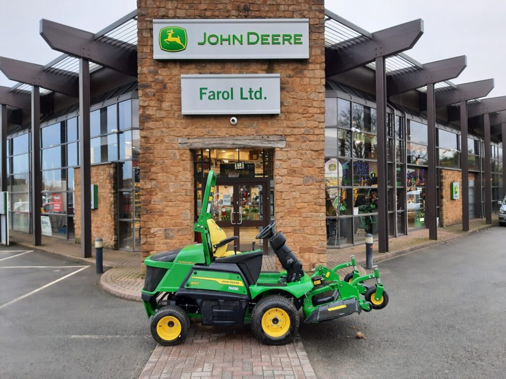 John Deere 1550 out front rotary mower