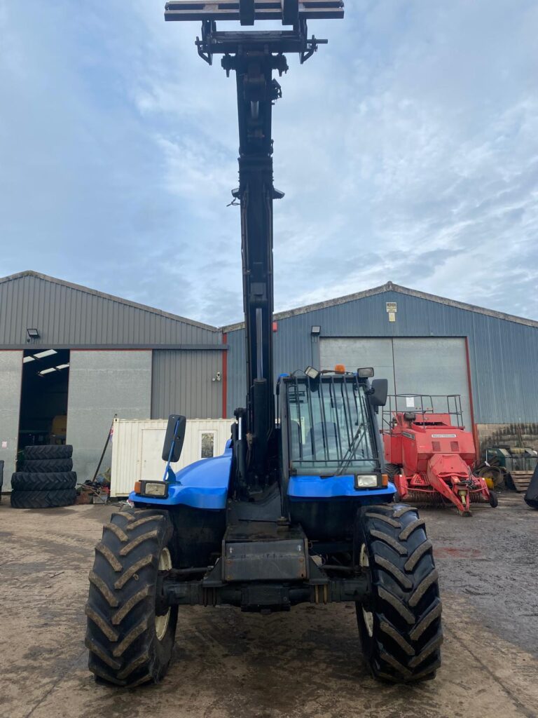 NEW HOLLAND LM435 TELEHANDLER