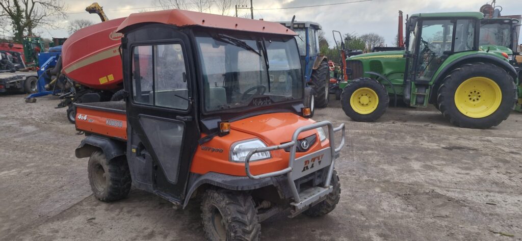 KUBOTA RTV900 GATOR