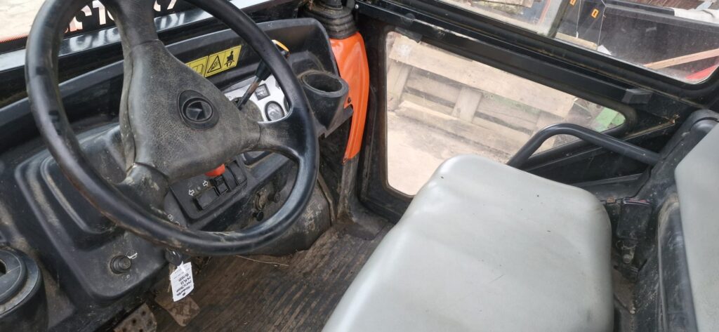 KUBOTA RTV900 GATOR