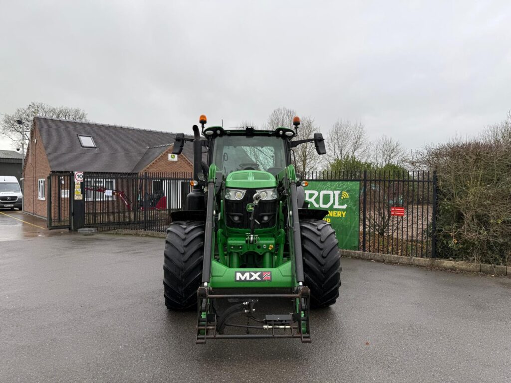 John Deere 6135R