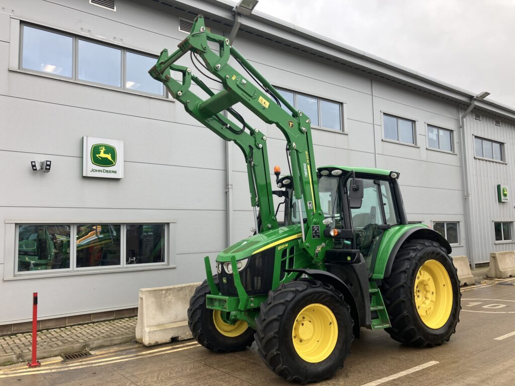 John Deere 6120M