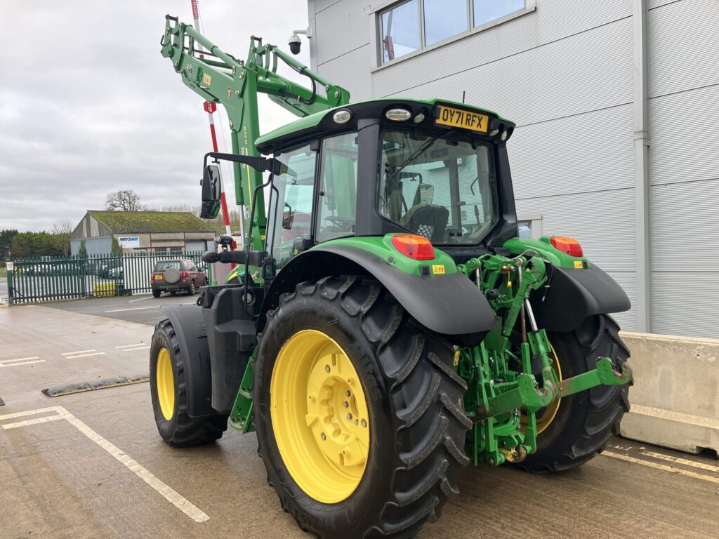 John Deere 6120M