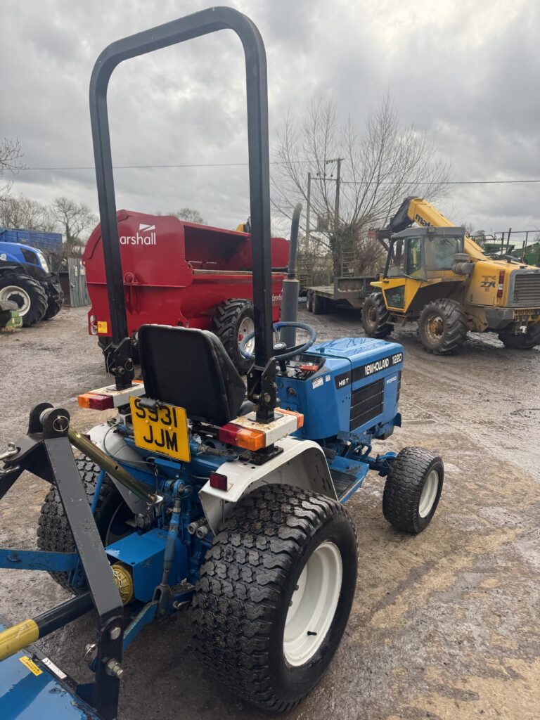 FORD 1220 TRACTOR