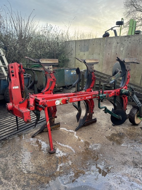 VOGEL NOOT 3 FURROW PLOUGH