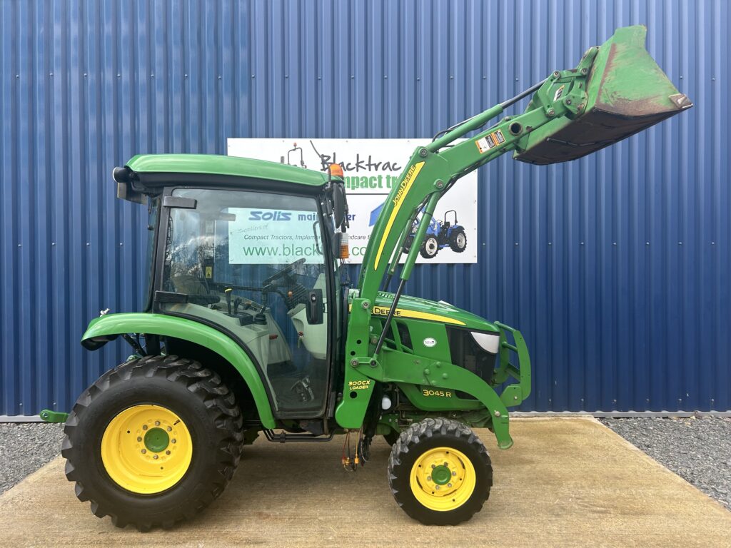 John Deere 3045R HST 4WD Compact Tractor With Front Loader & Bucket