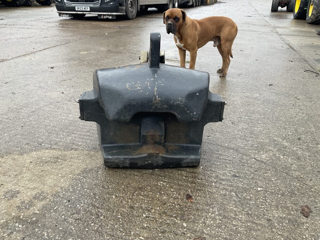 NEW HOLLAND 1000KG BLOCK WEIGHT