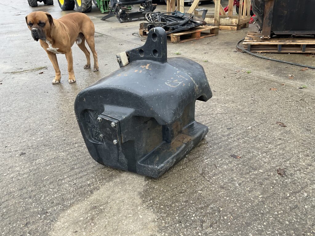 NEW HOLLAND 1000KG BLOCK WEIGHT