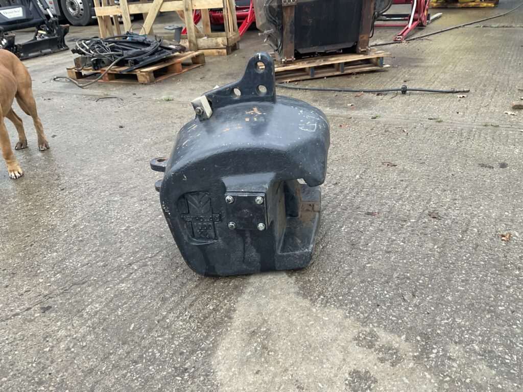 NEW HOLLAND 1000KG BLOCK WEIGHT