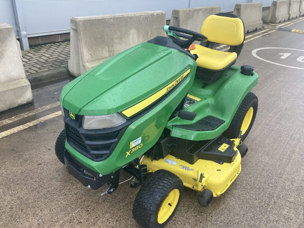 John Deere X380 ride on lawn mower