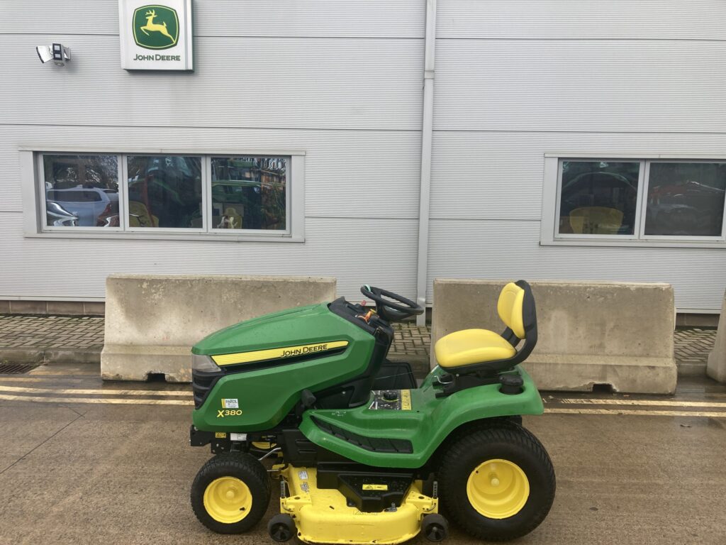 John Deere X380 ride on lawn mower