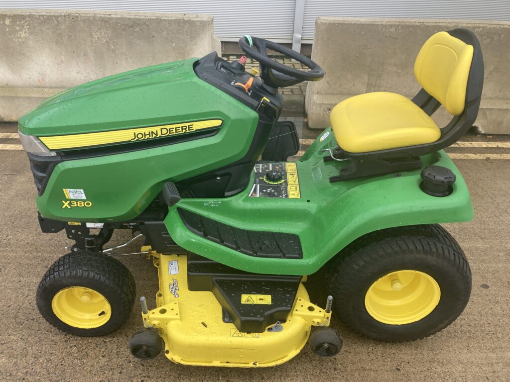 John Deere X380 ride on lawn mower