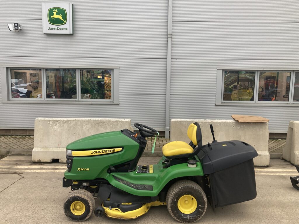 John Deere X300R ride on mower