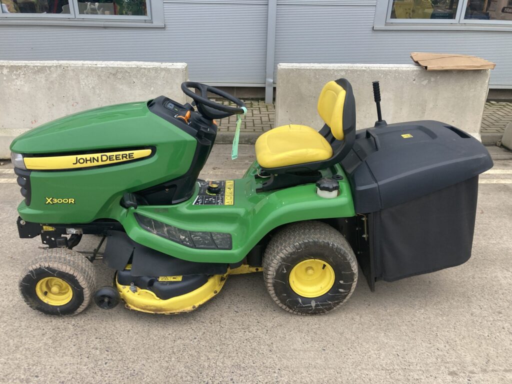 John Deere X300R ride on mower