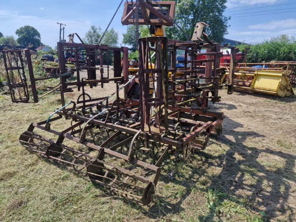 FOLDING CULTIVATOR