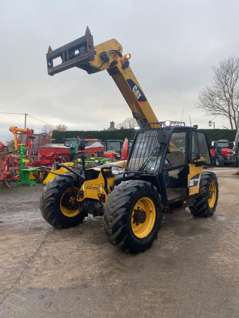 CAT TH220B TELEHANDLER