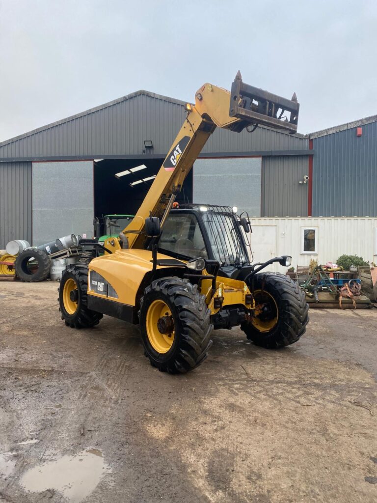 CAT TH220B TELEHANDLER