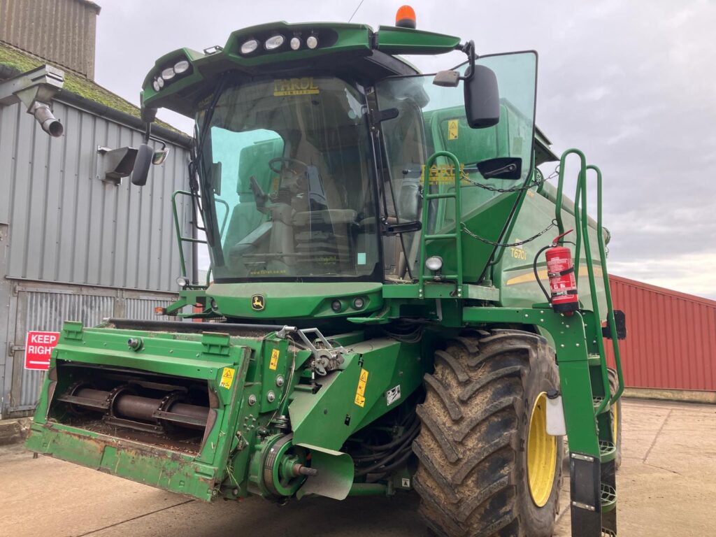 John Deere T670HM